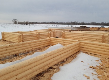 Изготавливаем срубы ручной рубки без посредников, свои лесные делянки, своя техника

